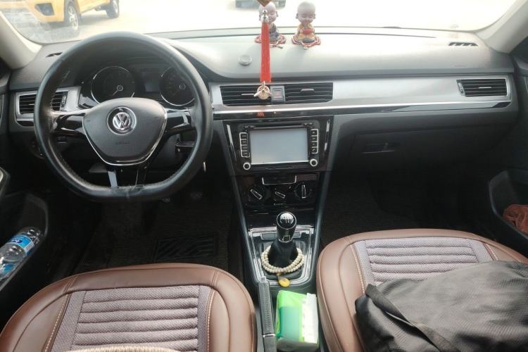 Used Volkswagen Bora 2016 1.6L Manual Comfort Model Center Console
