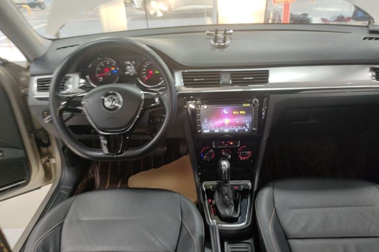 Used Volkswagen Bora 2016 1.6L Automatic Comfort Model Center Console