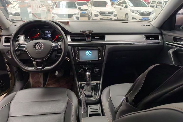 Used Volkswagen Bora 2016 1.6L Automatic Comfort Model Center Console