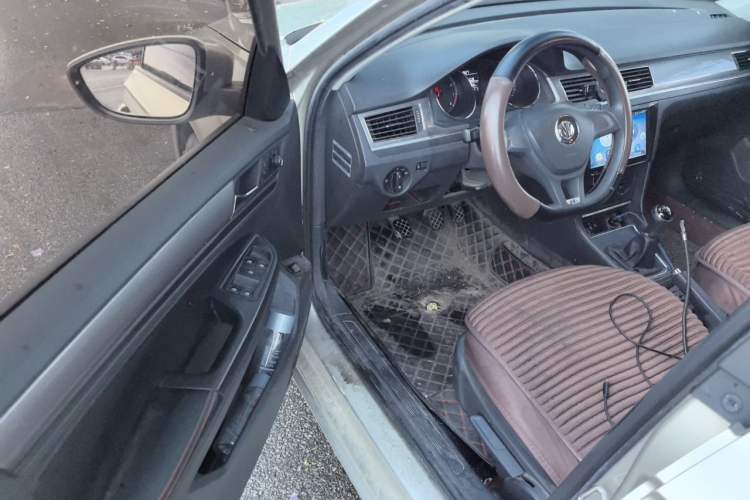 Used Volkswagen Bora 2016 1.6L Manual Fashion Edition Driver Seat