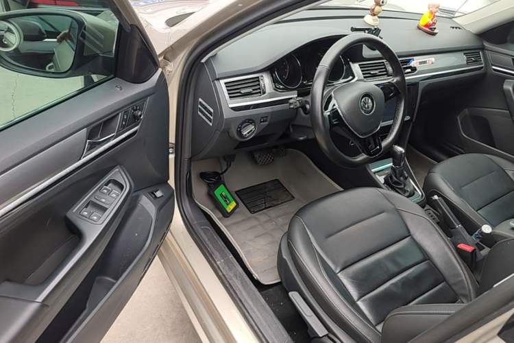 Used Volkswagen Bora 2016 230TSI DSG Comfort Model Driver Seat