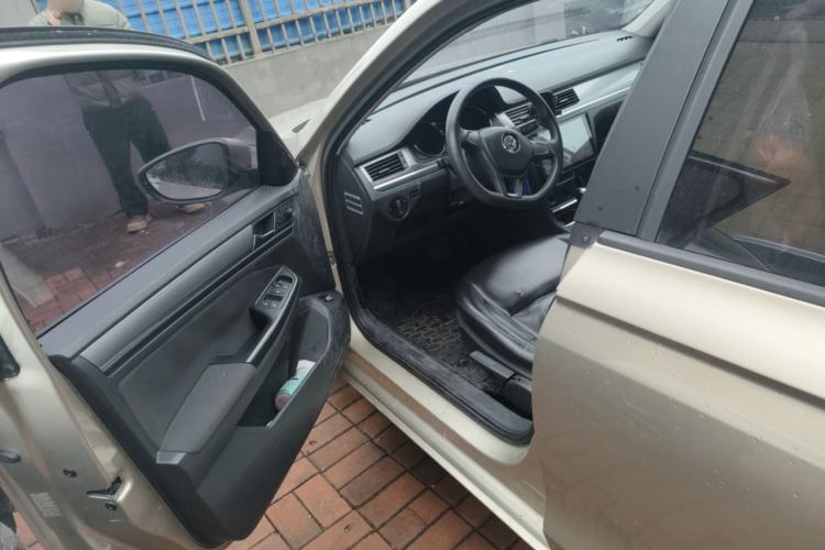 Used Volkswagen Bora 2016 1.6L Automatic Fashion Model Driver Seat
