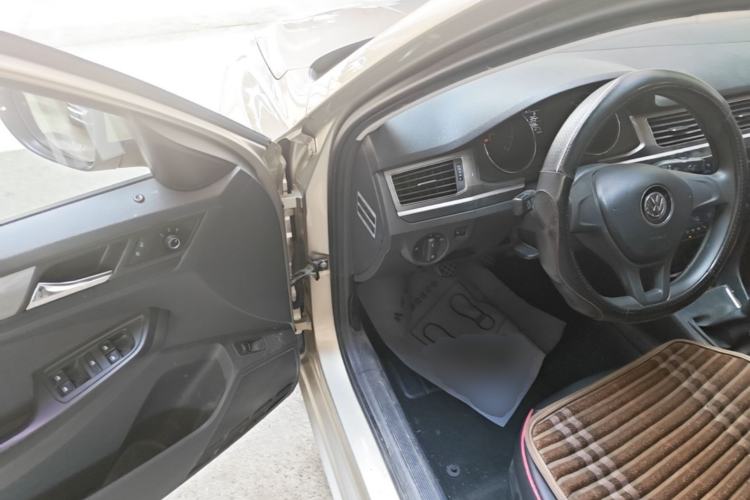 Used Volkswagen Bora 2016 1.6L Manual Fashion Edition Driver Seat