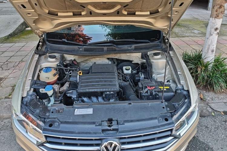 Used Volkswagen Bora 2016 1.6L Automatic Fashion Model Engine Bay