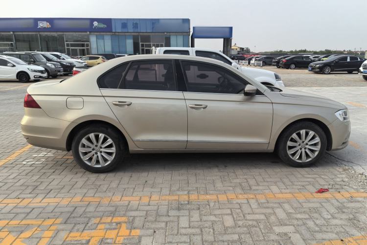 Used Volkswagen Bora 2016 1.6L Manual Comfort Model Exterior 2
