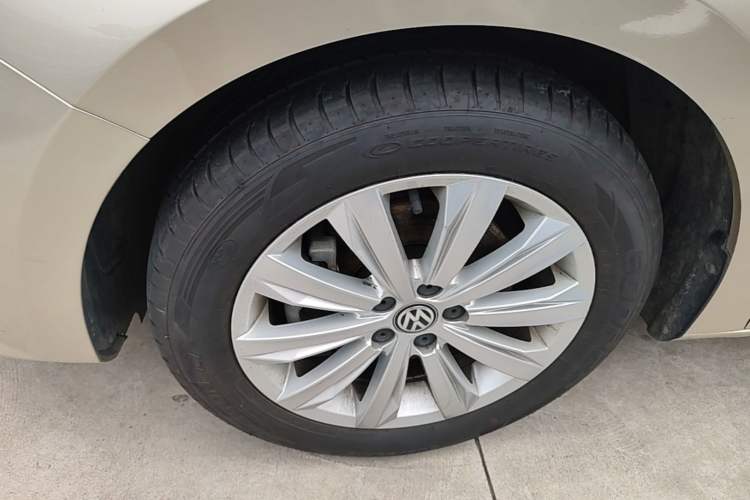 Used Volkswagen Bora 2016 230TSI DSG Comfort Model Exterior 4