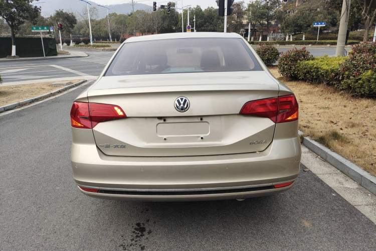 Used Volkswagen Bora 2016 1.6L Automatic Comfort Model Exterior 4