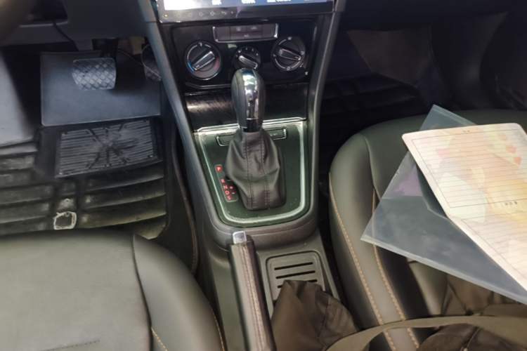 Used Volkswagen Bora 2016 1.6L Automatic Comfort Model Gear Lever