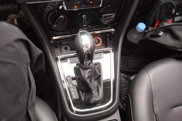 Used Volkswagen Bora 2016 1.6L Automatic Comfort Model Gear Lever