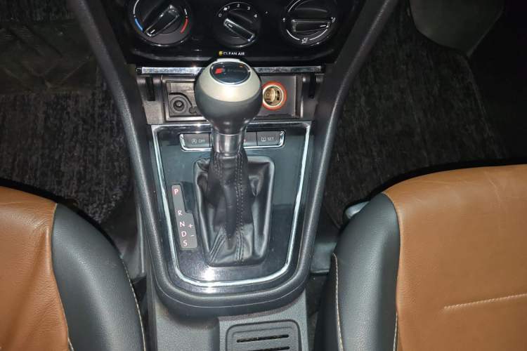 Used Volkswagen Bora 2016 1.6L Automatic Comfort Model Gear Lever