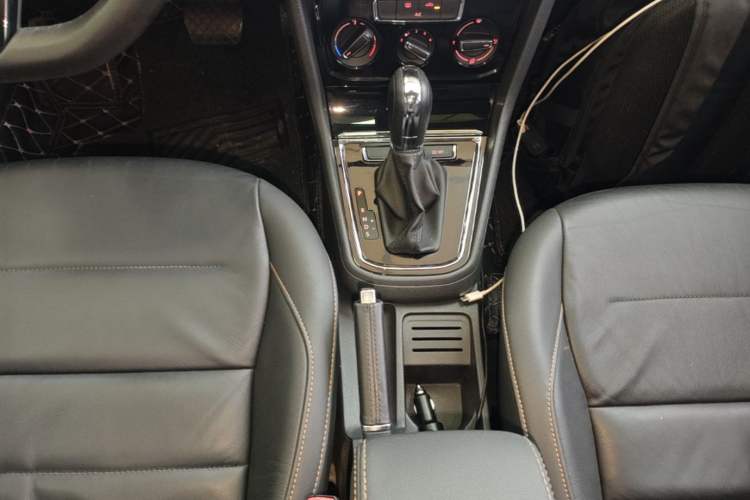 Used Volkswagen Bora 2016 1.6L Automatic Comfort Model Gear Lever
