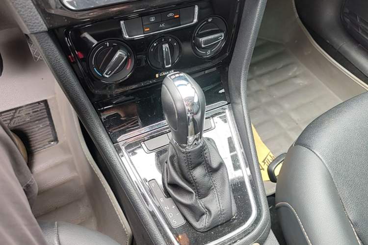 Used Volkswagen Bora 2016 230TSI DSG Comfort Model Gear Lever