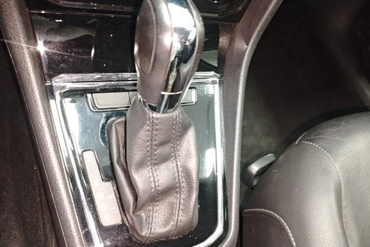 Used Volkswagen Bora 2016 1.6L Automatic Comfort Model Gear Lever