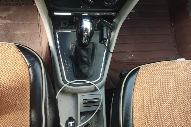 Used Volkswagen Bora 2016 1.6L Automatic Fashion Model Gear Lever
