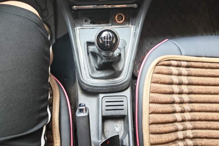 Used Volkswagen Bora 2016 1.6L Manual Fashion Edition Gear Lever