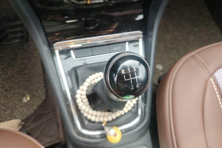 Used Volkswagen Bora 2016 1.6L Manual Comfort Model Gear Lever