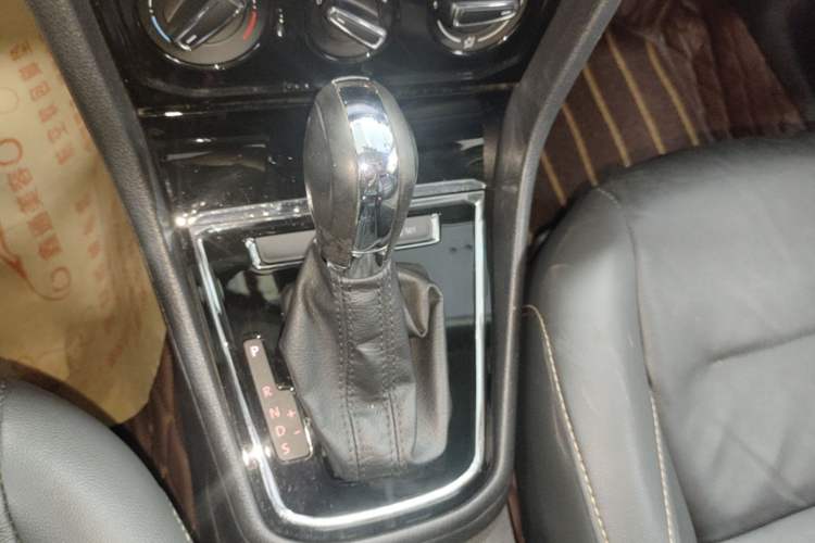 Used Volkswagen Bora 2016 1.6L Automatic Comfort Model Gear Lever
