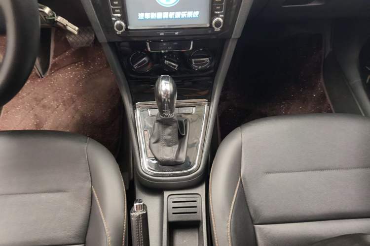 Used Volkswagen Bora 2016 1.6L Automatic Comfort Model Gear Lever