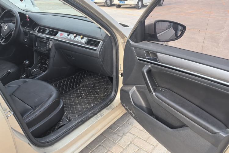 Used Volkswagen Bora 2016 1.6L Manual Comfort Model Interior 3