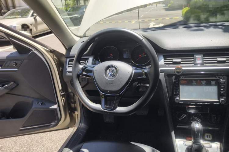 Used Volkswagen Bora 2016 1.6L Automatic Comfort Model Interior 4
