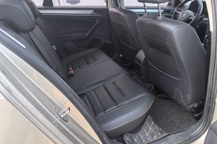 Used Volkswagen Bora 2016 1.6L Manual Comfort Model Interior 4