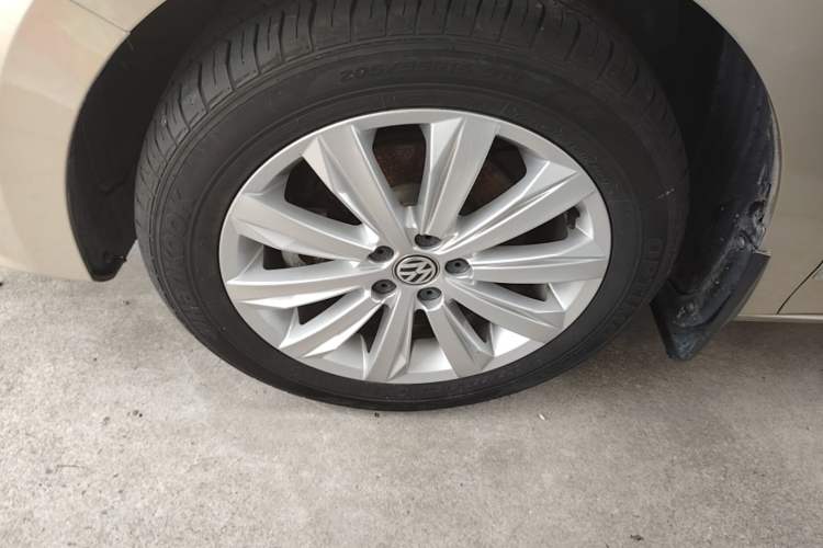 Used Volkswagen Bora 2016 1.6L Automatic Comfort Model Left Front Wheel Hub