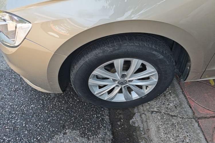 Used Volkswagen Bora 2016 1.6L Automatic Fashion Model Left Front Wheel Hub