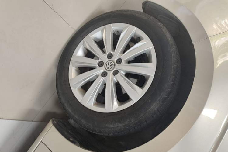 Used Volkswagen Bora 2016 1.6L Automatic Comfort Model Left Front Wheel Hub