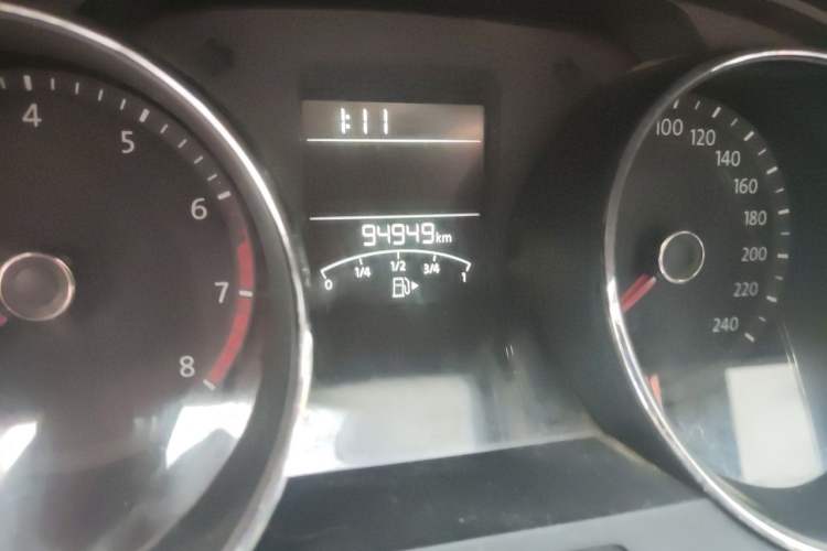 Used Volkswagen Bora 2016 1.6L Automatic Fashion Model Odometer Close Up