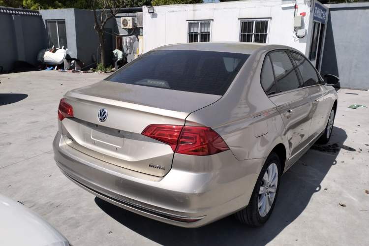 Used Volkswagen Bora 2016 1.6L Manual Comfort Model Rear Right 45 Deg