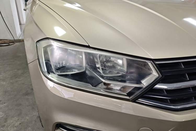 Used Volkswagen Bora 2016 1.6L Automatic Comfort Model Right Front Headlight