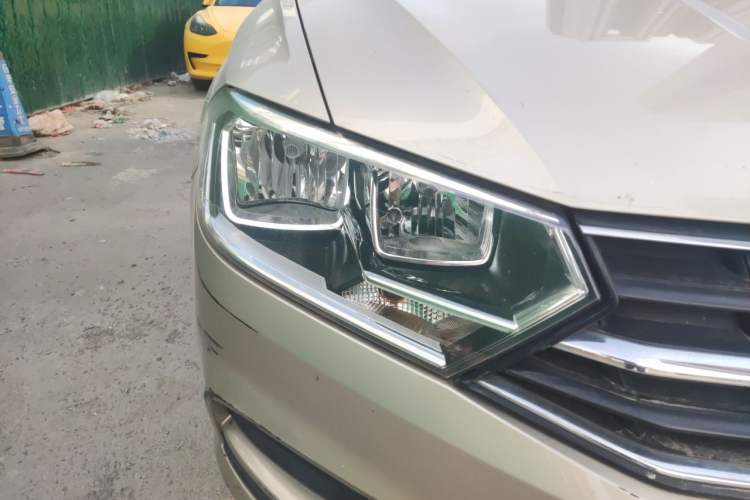 Used Volkswagen Bora 2016 1.6L Automatic Fashion Model Right Front Headlight