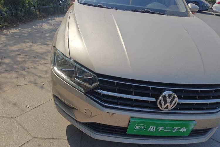 Used Volkswagen Bora 2016 1.6L Manual Comfort Model Right Front Headlight