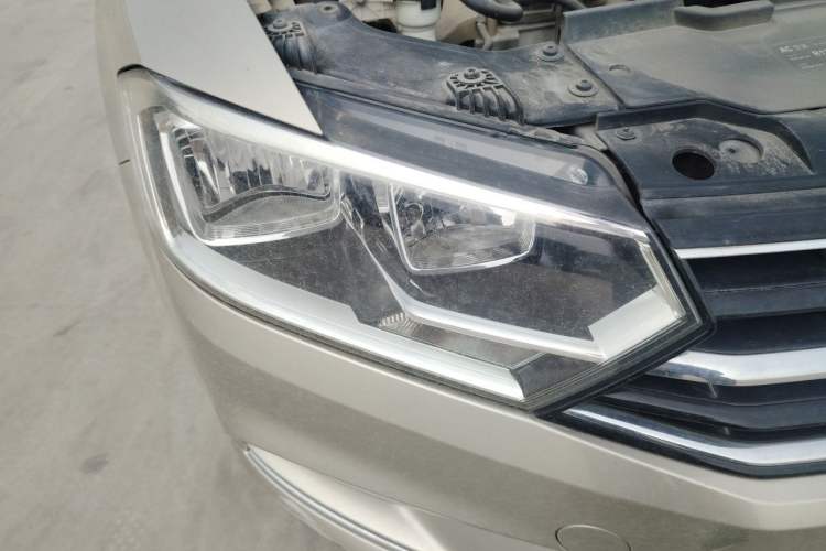 Used Volkswagen Bora 2016 1.6L Manual Comfort Model Right Front Headlight