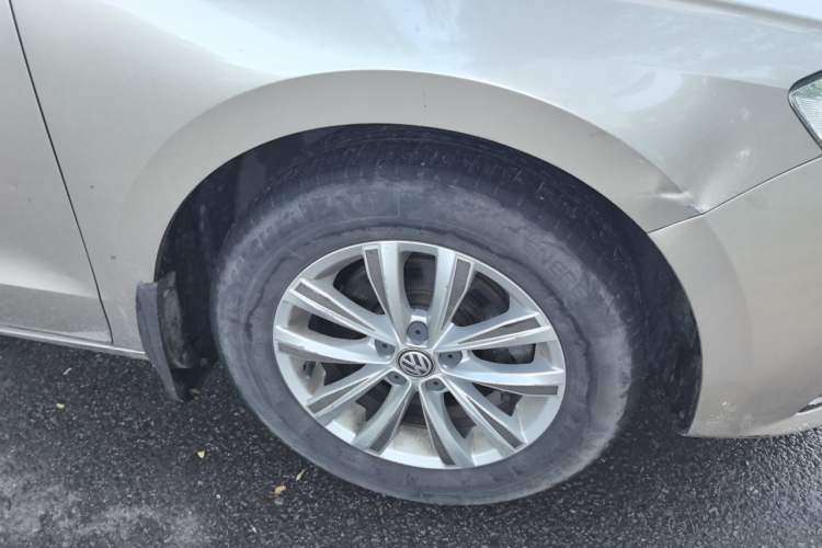 Used Volkswagen Bora 2016 1.6L Manual Fashion Edition Right Front Wheel Hub