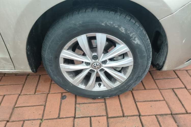 Used Volkswagen Bora 2016 1.6L Automatic Fashion Model Right Front Wheel Hub