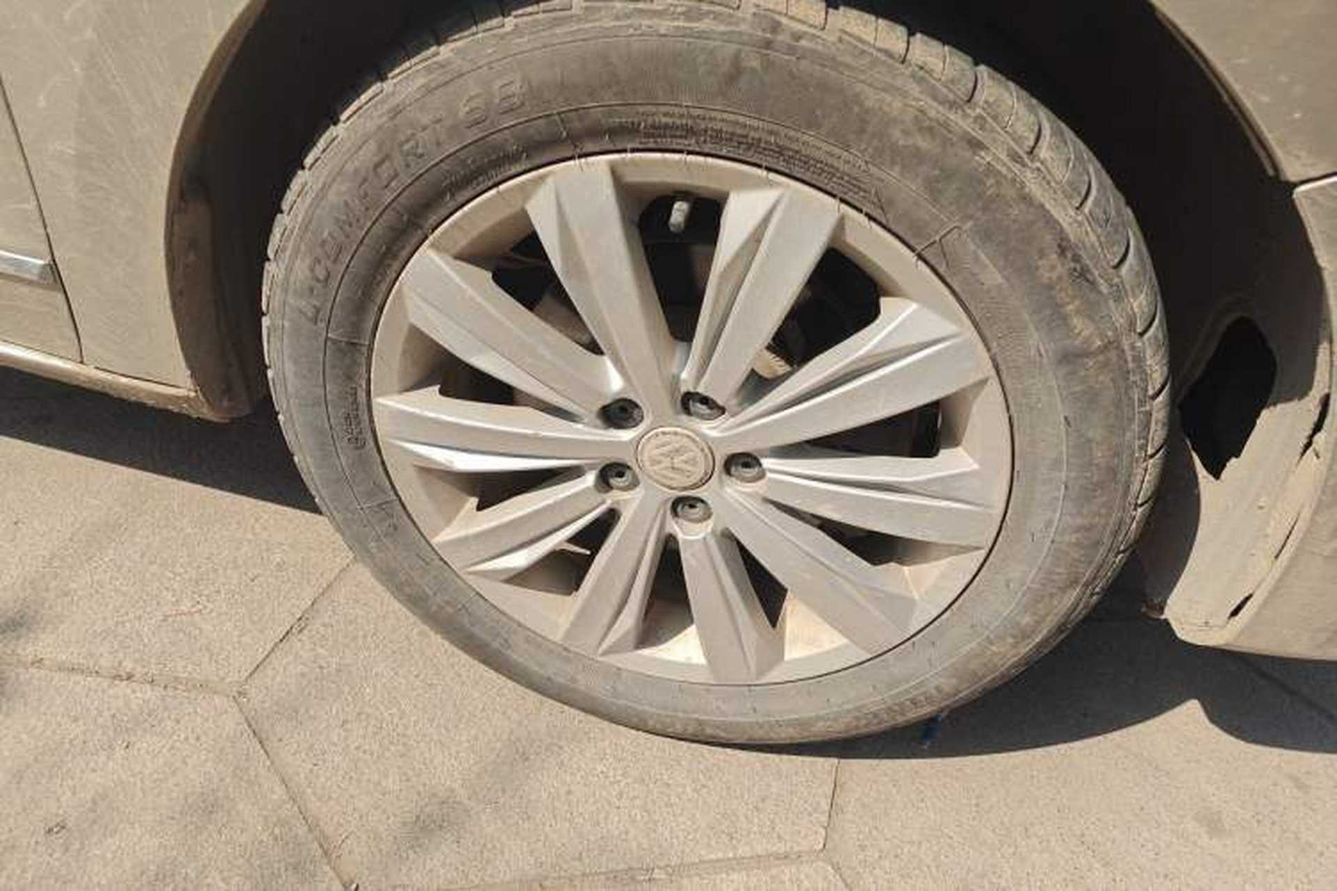Used Volkswagen Bora 2016 1.6L Manual Comfort Model Right Front Wheel Hub