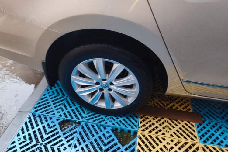 Used Volkswagen Bora 2016 1.6L Automatic Comfort Model Right Rear Wheel Hub
