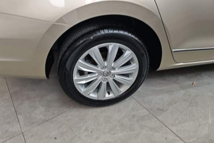 Used Volkswagen Bora 2016 1.6L Automatic Comfort Model Right Rear Wheel Hub