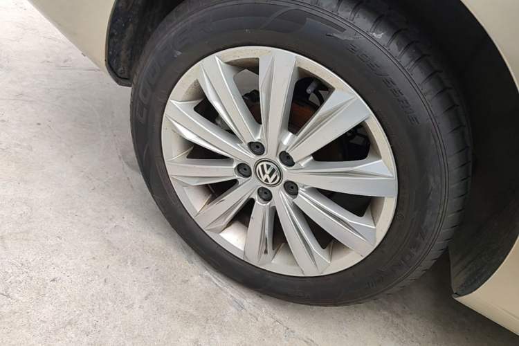 Used Volkswagen Bora 2016 230TSI DSG Comfort Model Right Rear Wheel Hub
