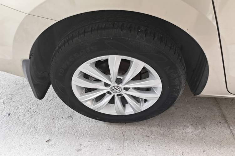 Used Volkswagen Bora 2016 1.6L Manual Fashion Edition Right Rear Wheel Hub