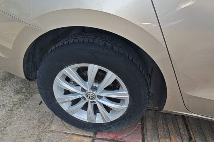 Used Volkswagen Bora 2016 1.6L Automatic Fashion Model Right Rear Wheel Hub