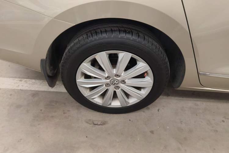 Used Volkswagen Bora 2016 1.6L Automatic Comfort Model Right Rear Wheel Hub