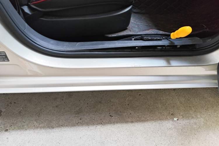 Used Volkswagen Bora 2016 1.6L Manual Fashion Edition Right Side Sill