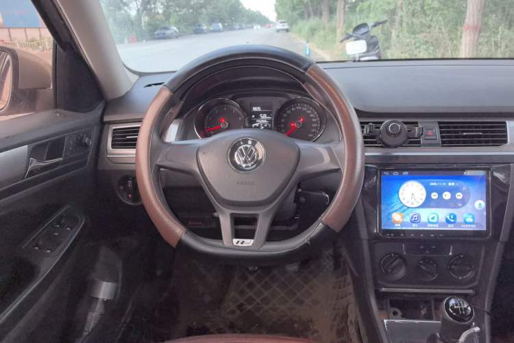 Used Volkswagen Bora 2016 1.6L Manual Fashion Edition Steering Wheel