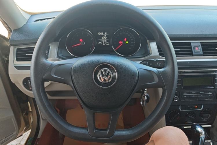 Used Volkswagen Bora 2016 1.6L Automatic Fashion Model Steering Wheel