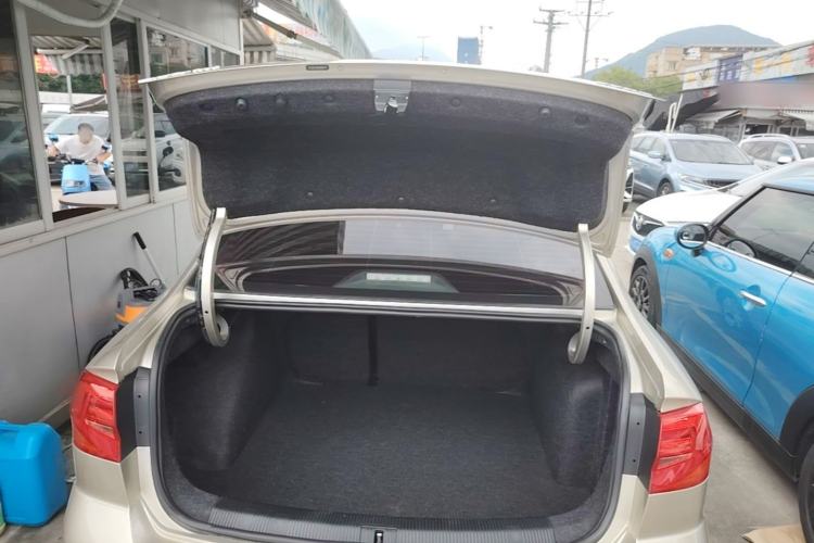 Used Volkswagen Bora 2016 1.6L Automatic Comfort Model Trunk