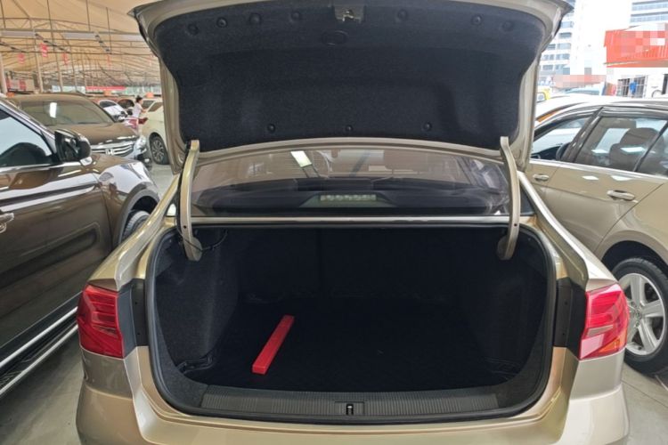 Used Volkswagen Bora 2016 1.6L Automatic Comfort Model Trunk