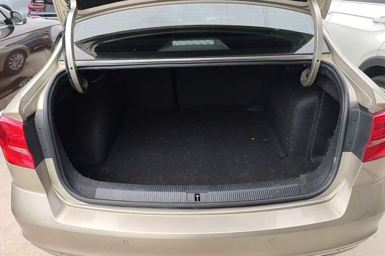 Used Volkswagen Bora 2016 230TSI DSG Comfort Model Trunk
