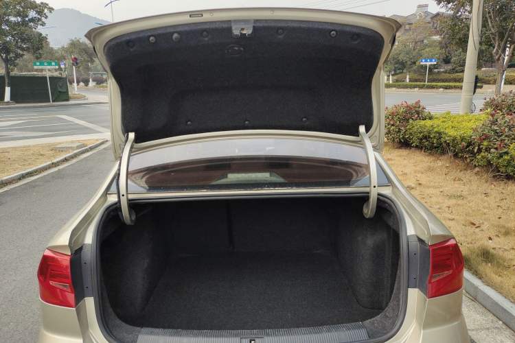 Used Volkswagen Bora 2016 1.6L Automatic Comfort Model Trunk